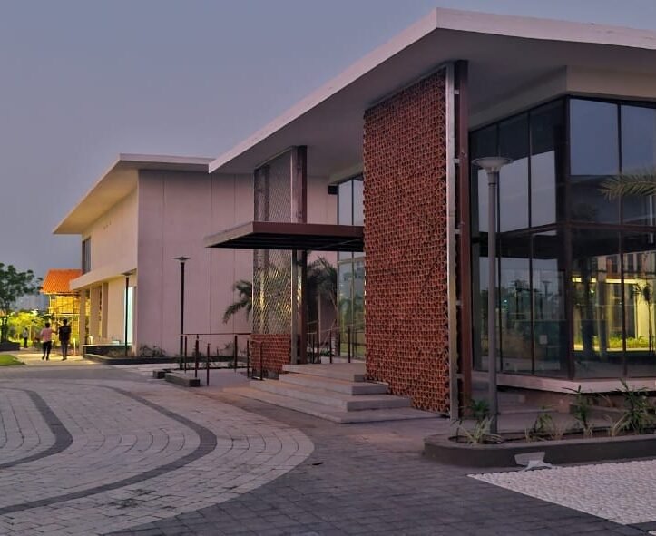 CLUB HOUSE MAHINDRA - Homancce
